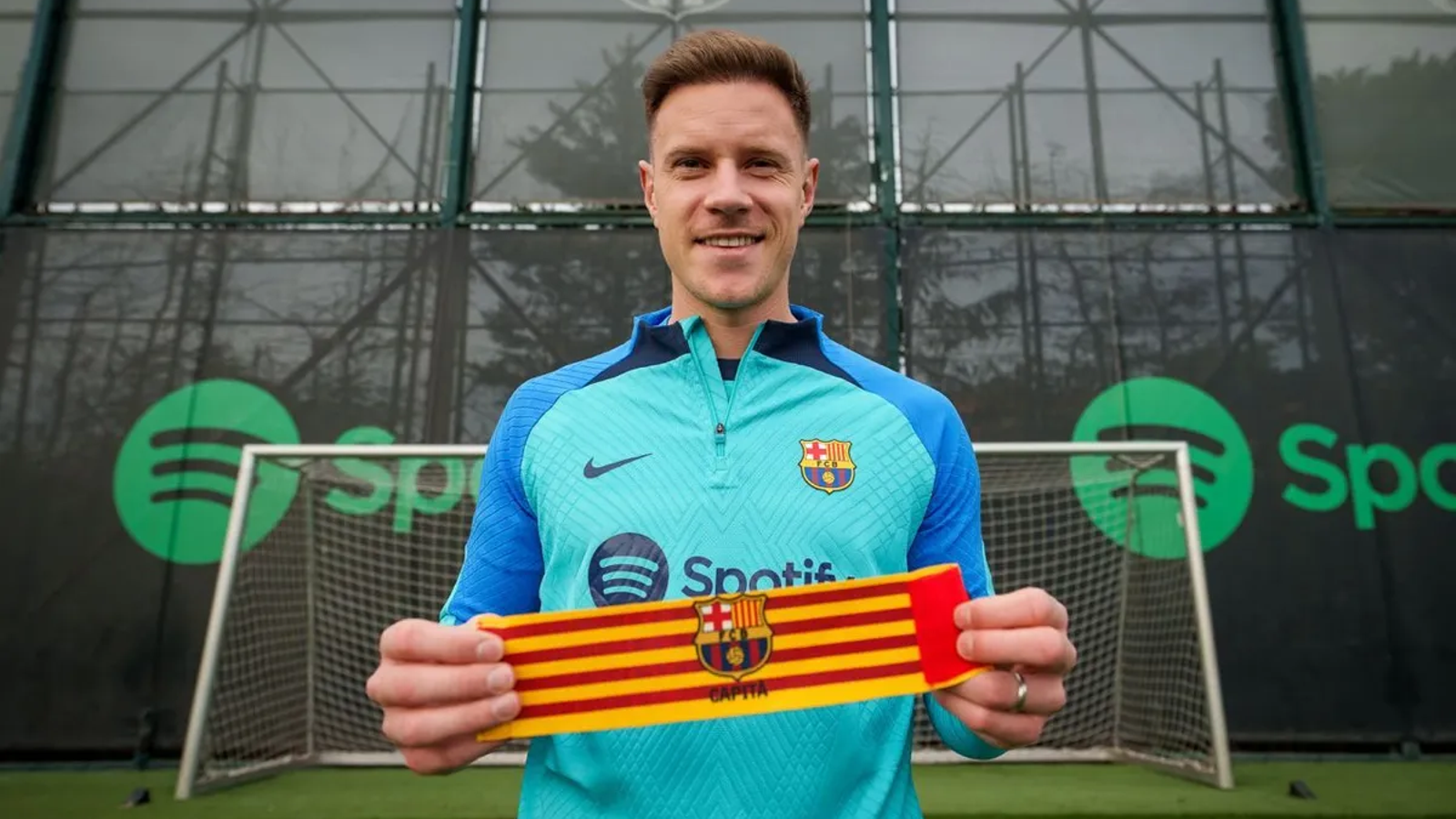 Ter Stegen, wearing the Barça captain's armband